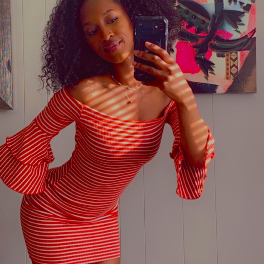 This sexy and elegant orange bodycon is perfect for the spring/summer weather.